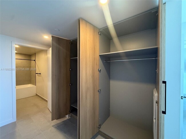 Foto del edificio - 121 NE 5th St