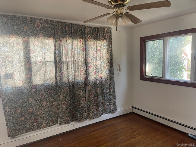 Building Photo - 103 E St Marks Pl