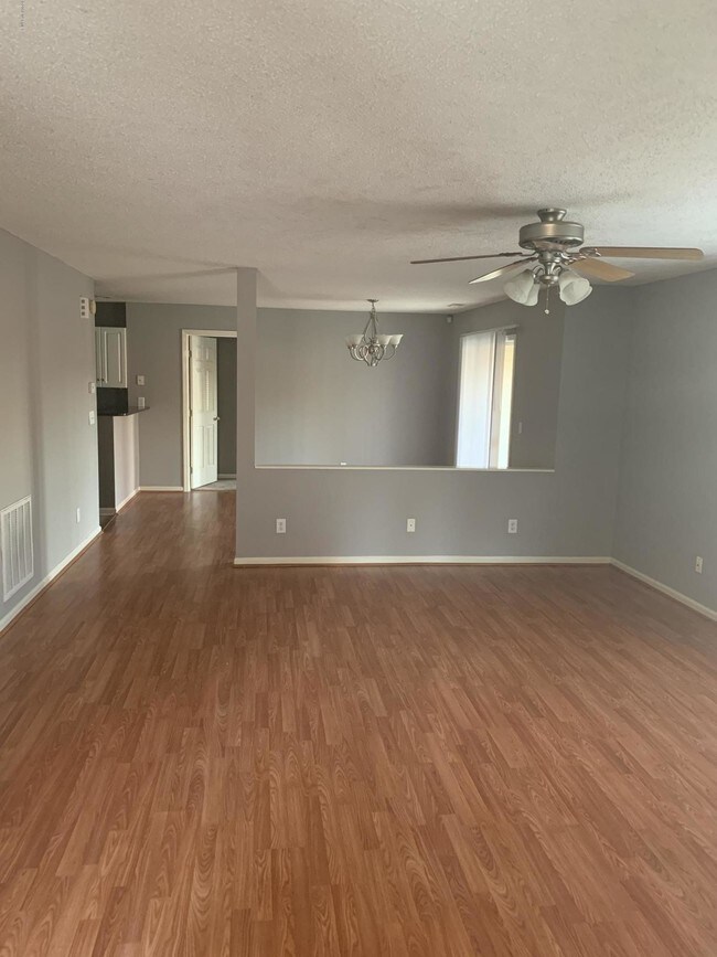 Foto del edificio - 519 Spring Forest Rd