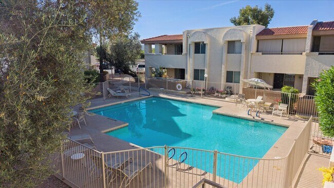 Building Photo - 4150 E Cactus Rd
