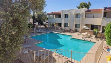 Building Photo - 4150 E Cactus Rd