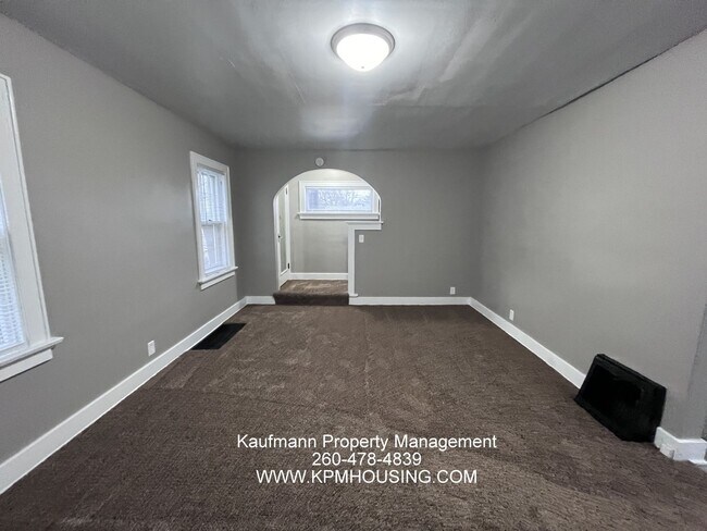 Building Photo - 3118 Central - Newly Updated Three Bedroom...