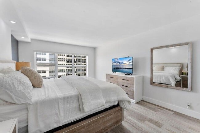 Building Photo - 3750 Galt Ocean Dr