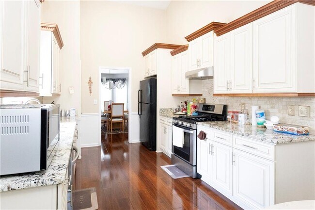 Building Photo - 315 Myrtlewood Terrace NW