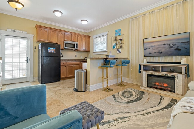 Building Photo - 611 S Orleans Ave