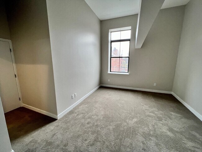 Foto del edificio - 1654 Washington St