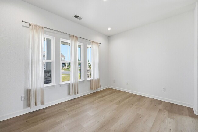 Foto del edificio - 208 Ryker Rd E