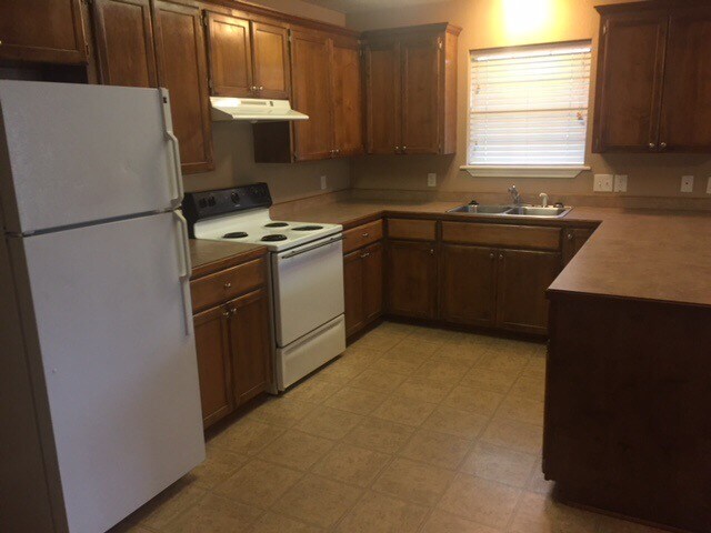 Building Photo - 107 Elm Creek Dr