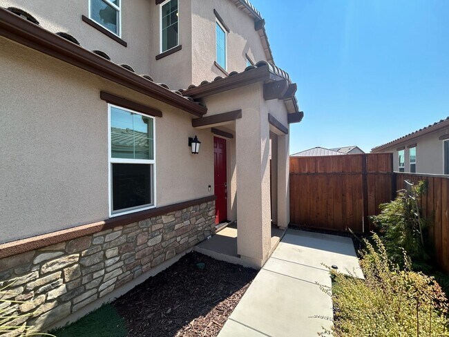 Building Photo - Beautiful Modern 5-Bedroom Home in Antioch
