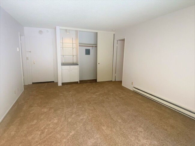 Foto del edificio - $500 MOVE IN SPECIAL!! One Bedroom Condo A...