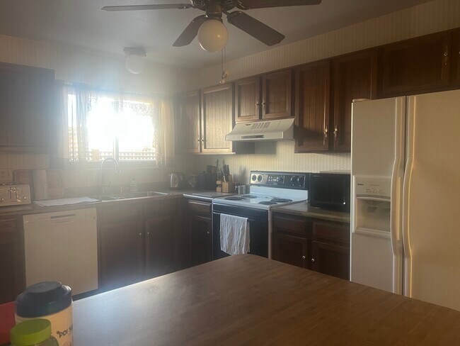 Foto del edificio - 1120 Cottonwood Dr
