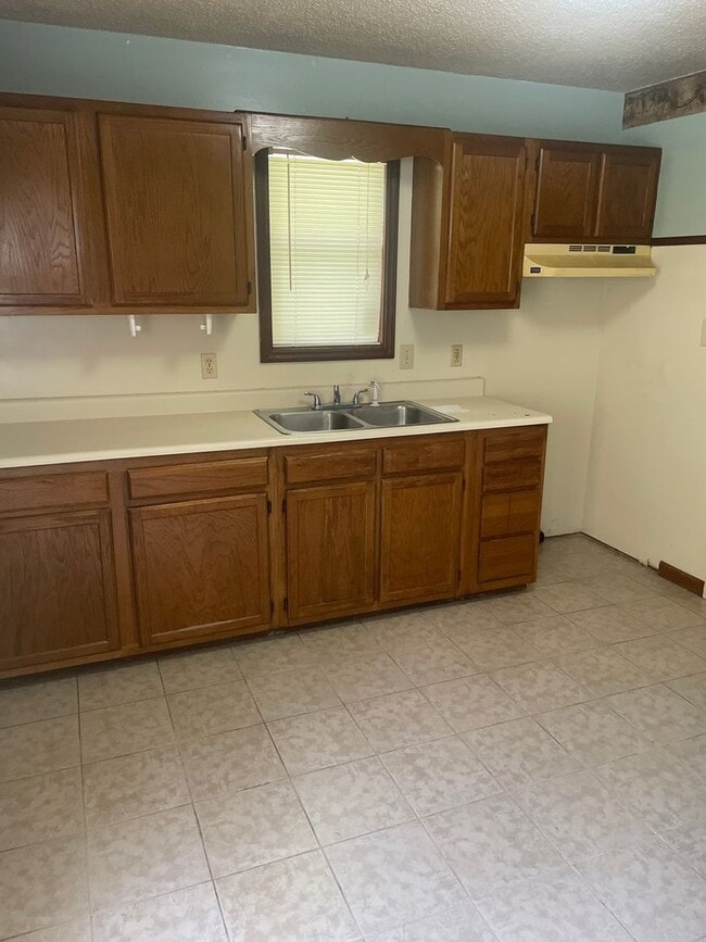 Building Photo - 1518 Longview Dr