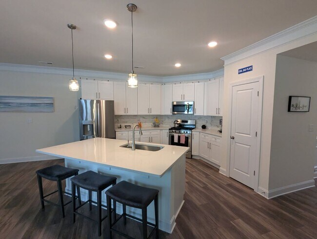 Building Photo - 3 Bedroom Townhouse in Harrisburg with Garage