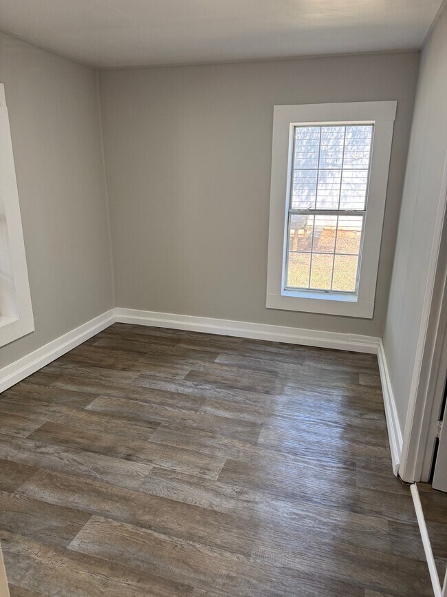 Foto del edificio - 319 N Main St NW