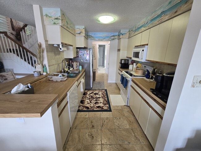 Building Photo - 2717 Seashore Cove