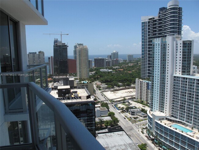 Foto del edificio - 1050 Brickell Ave