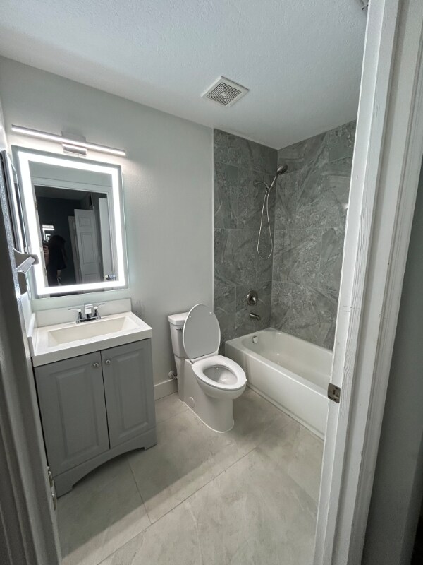 Foto del edificio - 2417 Harleyford Pl