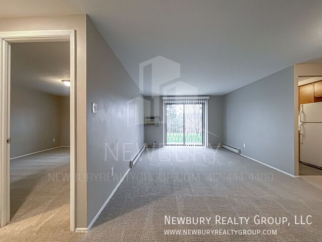 Building Photo - **Take a look at that bathroom** Move-in R...