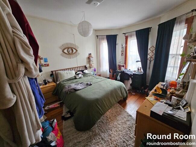 Building Photo - 346 Faneuil St