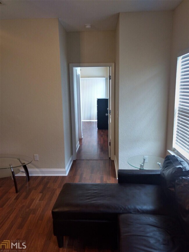 Foto del edificio - 300 Lanier Rd