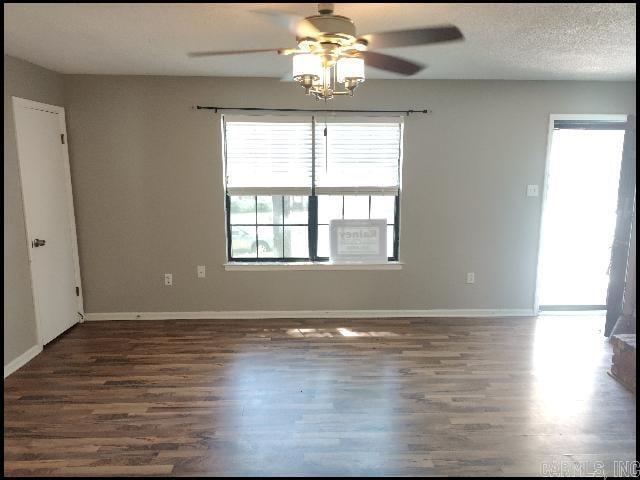 Foto del edificio - 5704 Green Valley Ave