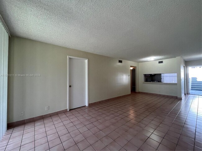 Foto del edificio - 207 Lake Pointe Dr
