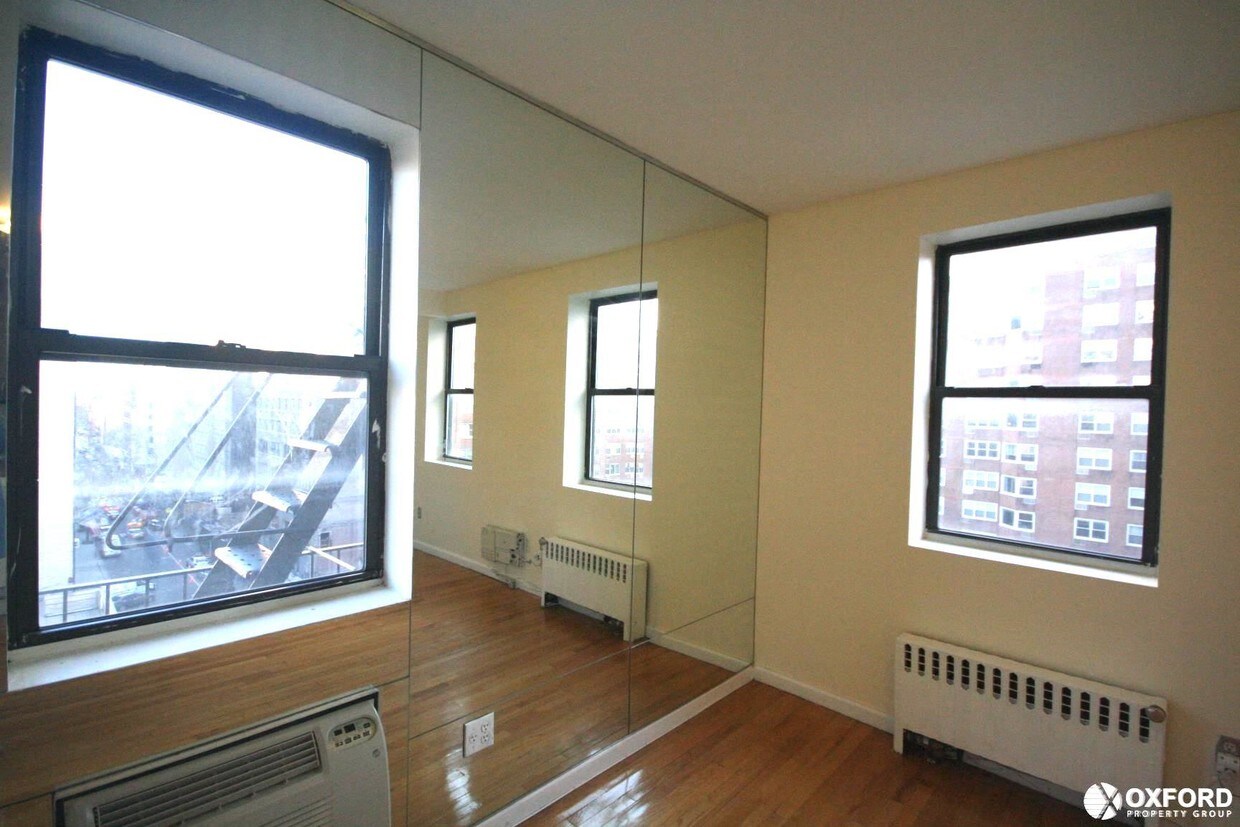 Primary Photo - 201 East 20th Street