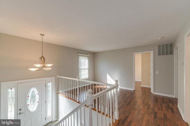Building Photo - 11263 Valley Bend Dr