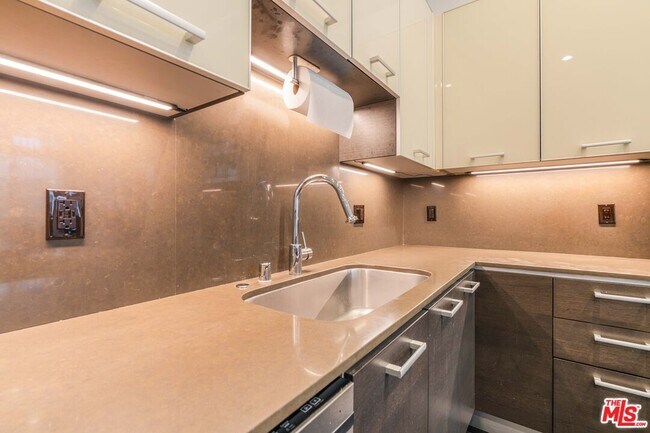 Foto del edificio - 13320 Beach Ave