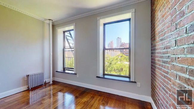 Building Photo - Tenth Avenue