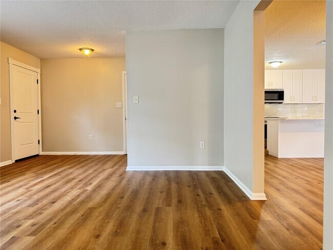 Foto del edificio - 1602 Leslie Dr