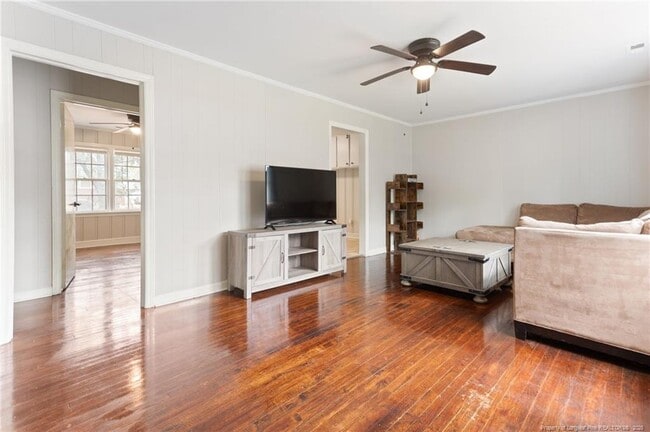 Building Photo - 906 Prince Ave