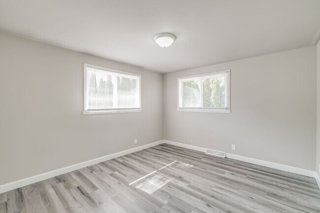 Building Photo - 471 Farwell Ave
