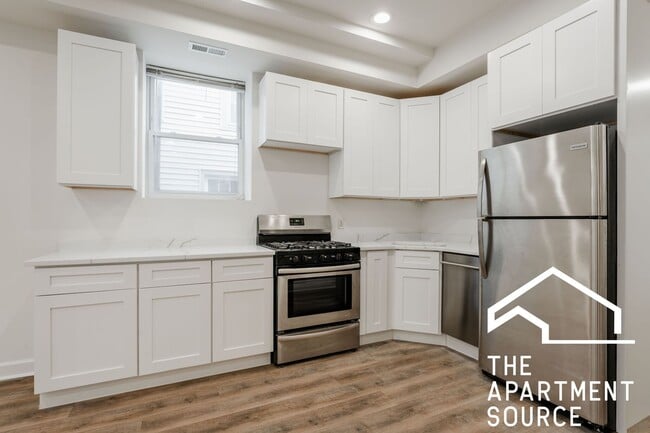Huge 3 bedroom Unit in Logan Square - Huge 3 bedroom Unit in Logan Square Apartment