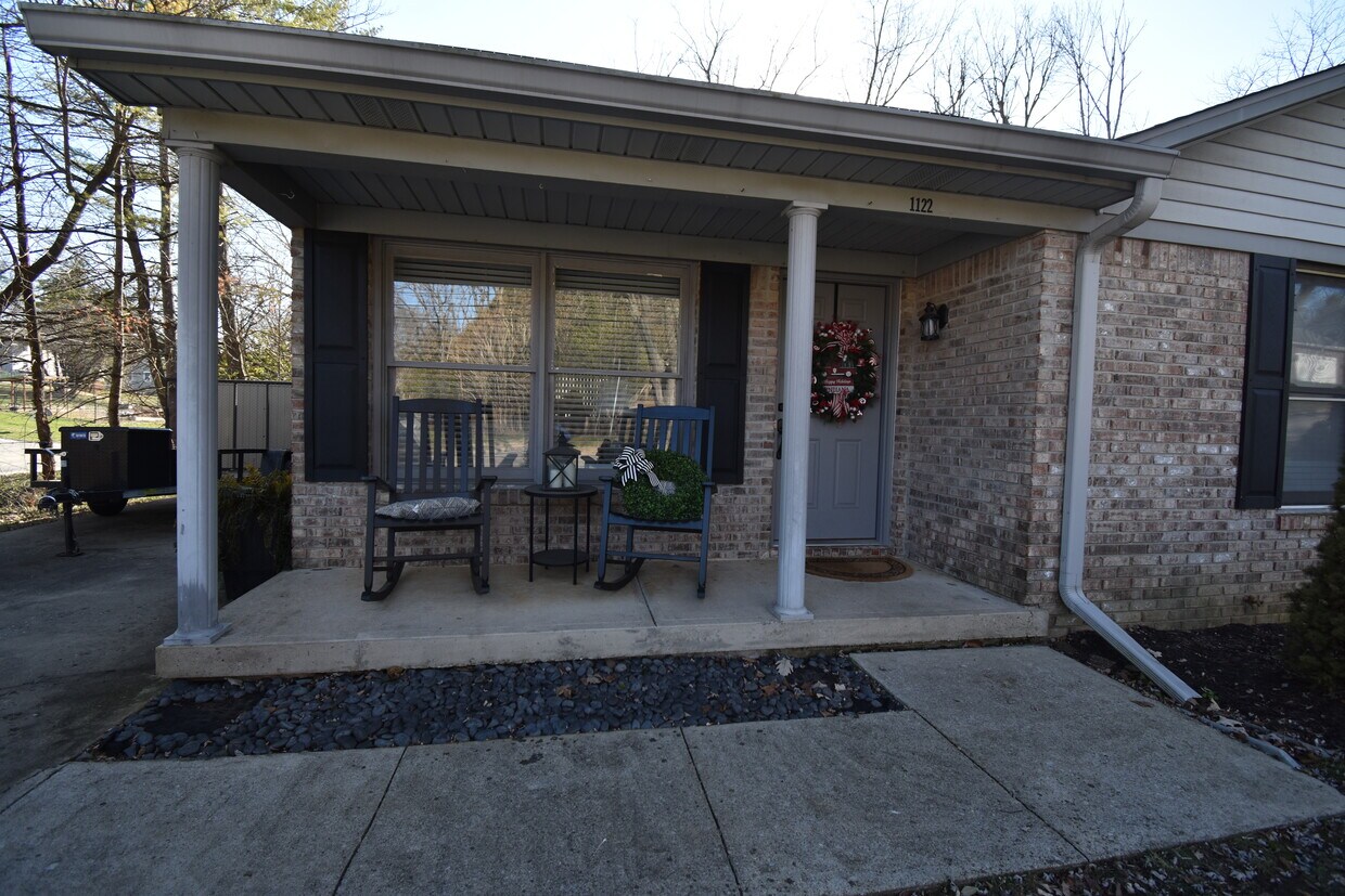 Building Photo - 1122 E Miller Dr