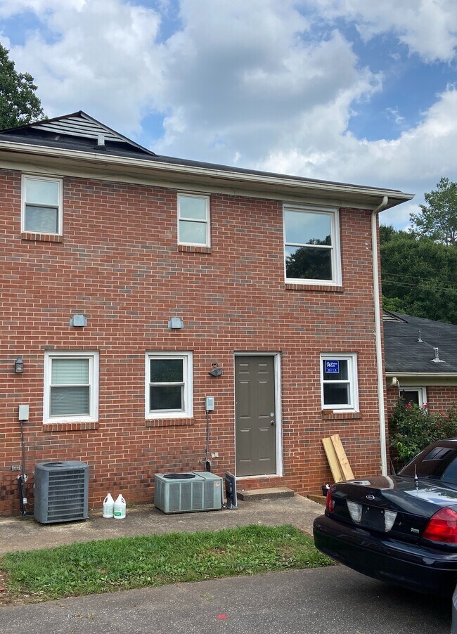 Building Photo - 1307 County Home Rd