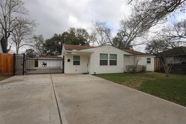 Building Photo - 7341 Oak Hl