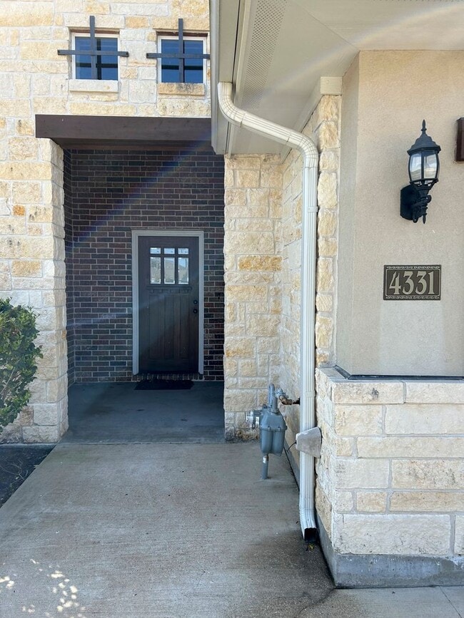 Building Photo - South College Station Townhome