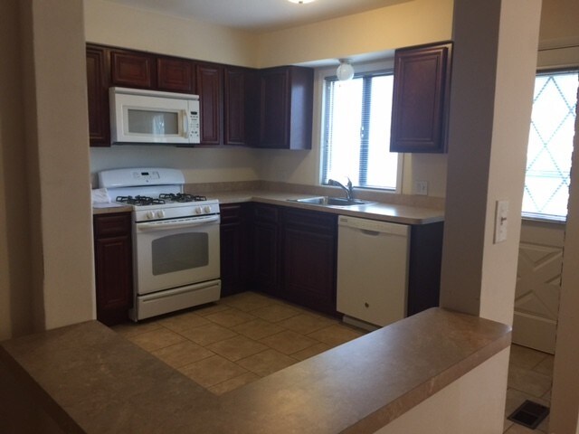 Building Photo - 748 Cove