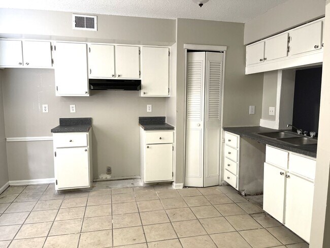 Foto del edificio - Home for rent in Hickory Hill