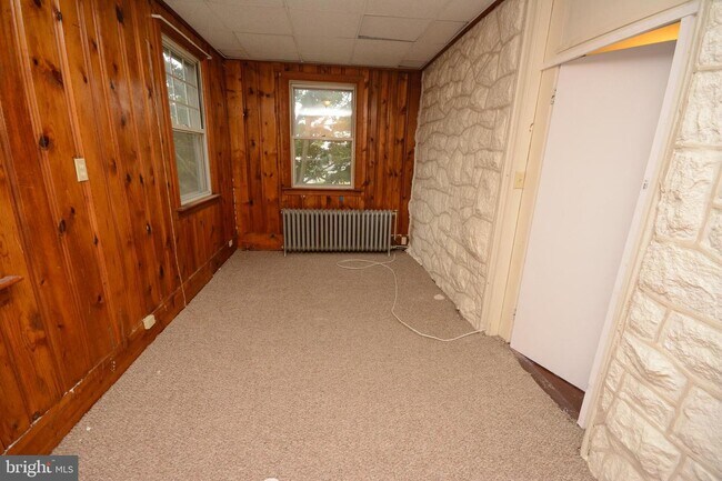 Building Photo - 344 Green Ln
