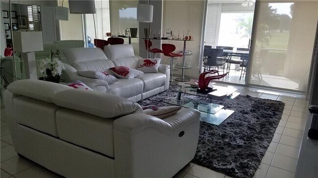 Foto del edificio - 605 Oaks Dr