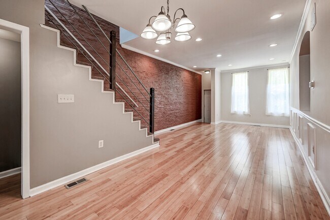 Foto del edificio - 2103 E Madison St