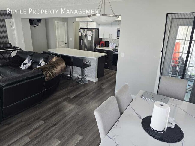 Building Photo - Modern 3 Beds, 2.5 Baths TownHouse | 1 Pet...
