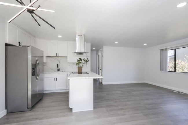 507 Kitchen & Living - 507 Bethany Curv