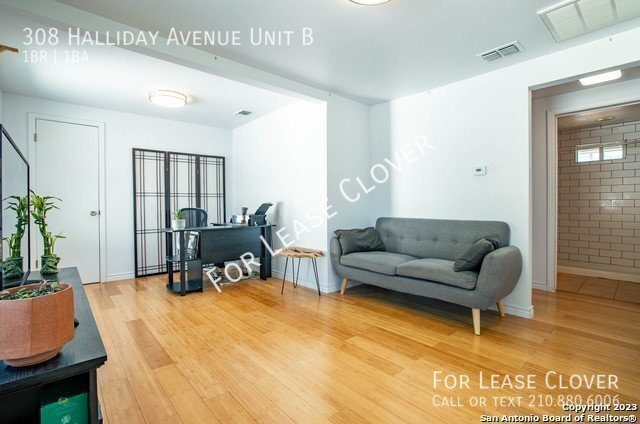 Building Photo - Charming Upstairs Apartment with Scenic Views