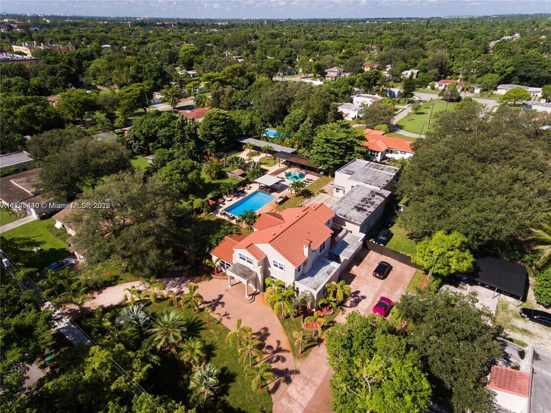 Foto principal - 12746 NE 4th Ave