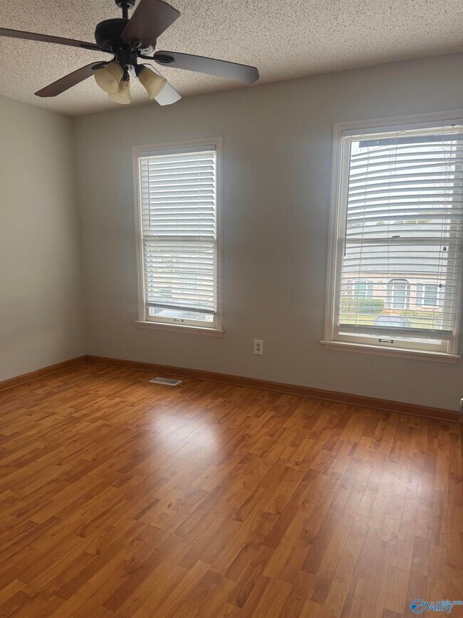 Foto del edificio - 210 Marinawoods Dr SE