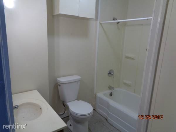 Building Photo - 1 br, 1 bath Apartment - 431 Lake Ave