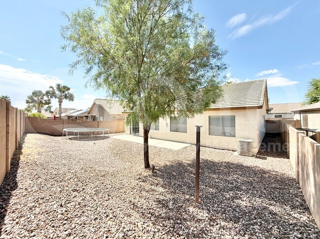 Foto del edificio - 13018 W Pershing Ave